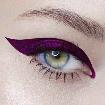 Eyeliner longue tenue pour un tracé précis et regard intense