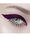 Eyeliner longue tenue pour un tracé précis et regard intense