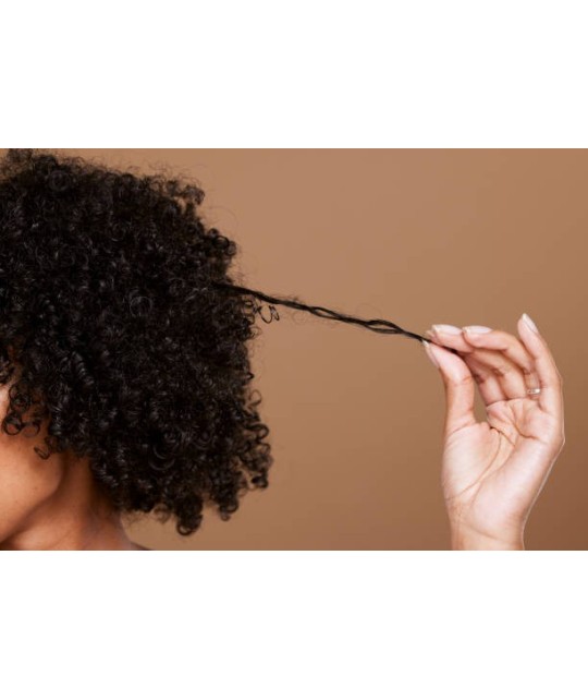 Cheveux bouclés : les erreurs à éviter absolument